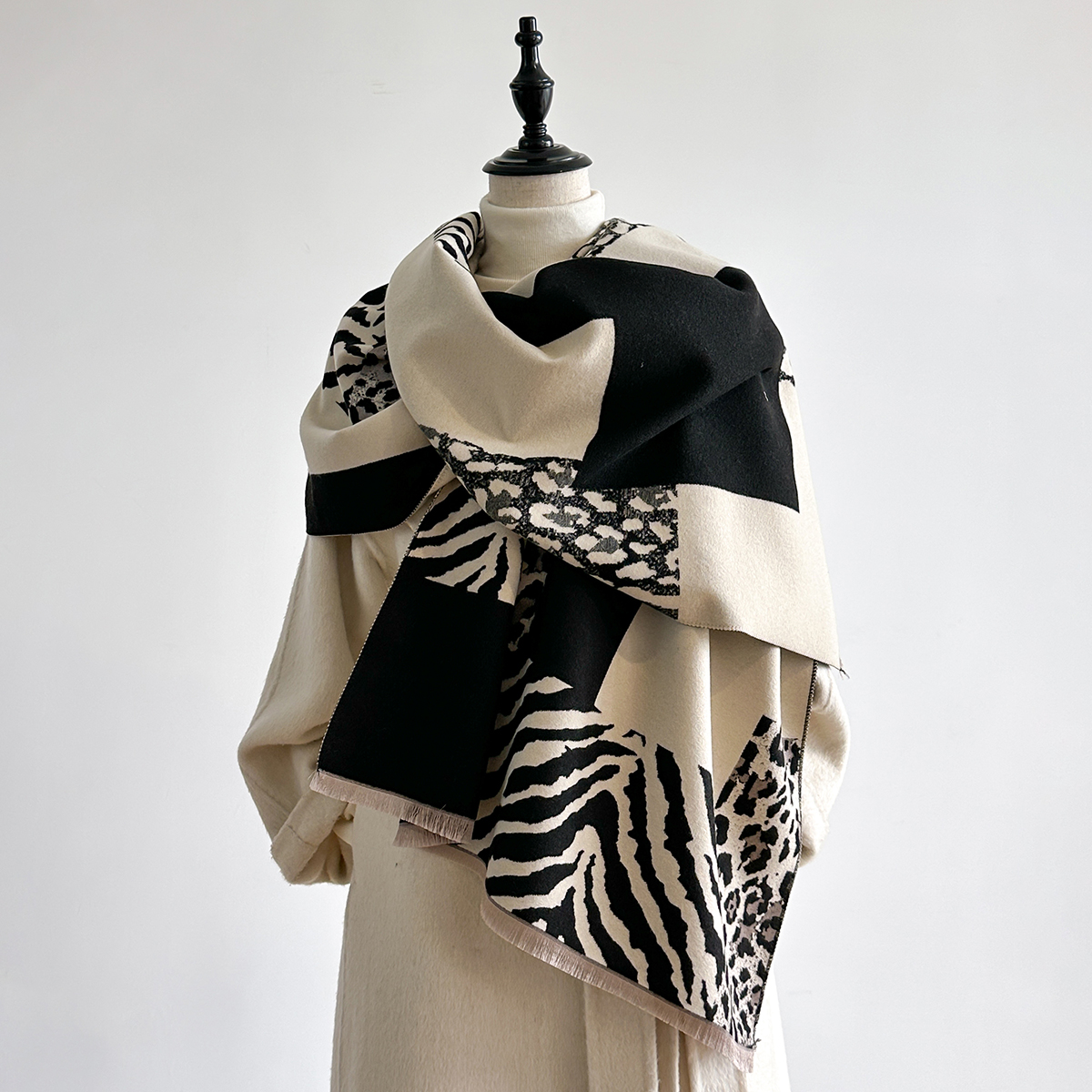 New Brand Elegance Two-Sided L - Woven Scarf Blanket 리뷰 및 가격