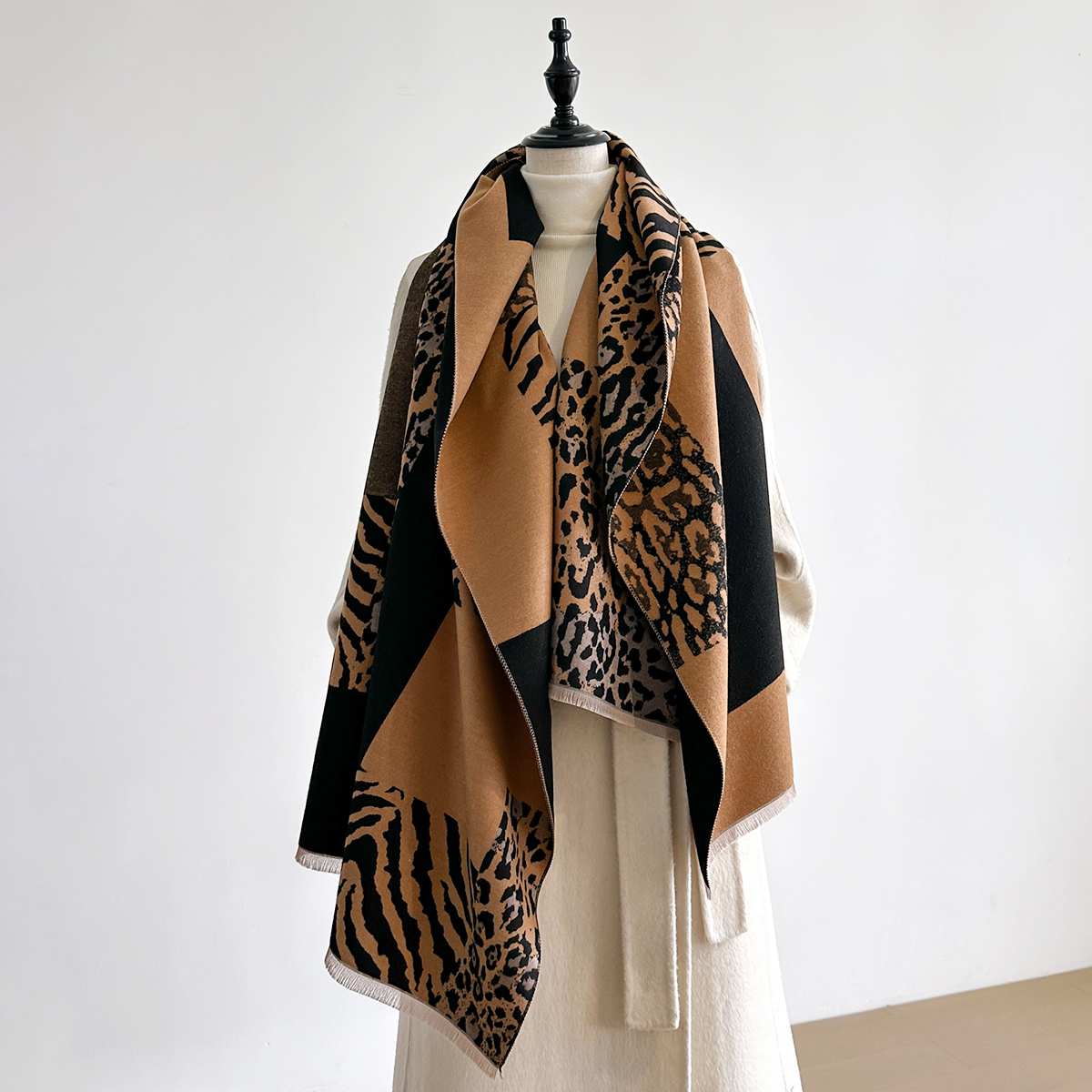 New Brand Elegance Two-Sided L - Woven Scarf Blanket 리뷰 및 가격