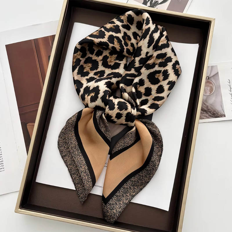 Luxury Leopard Print Female Sa - Ascot Neck Scarf 리뷰 및 가격