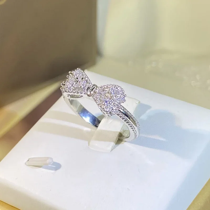 Fancy Bow Ring with Dazzling C - Tie Clip Silver 리뷰 및 가격