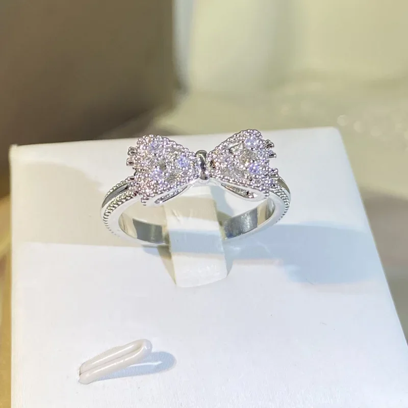 Fancy Bow Ring with Dazzling C - Tie Clip Silver 리뷰 및 가격
