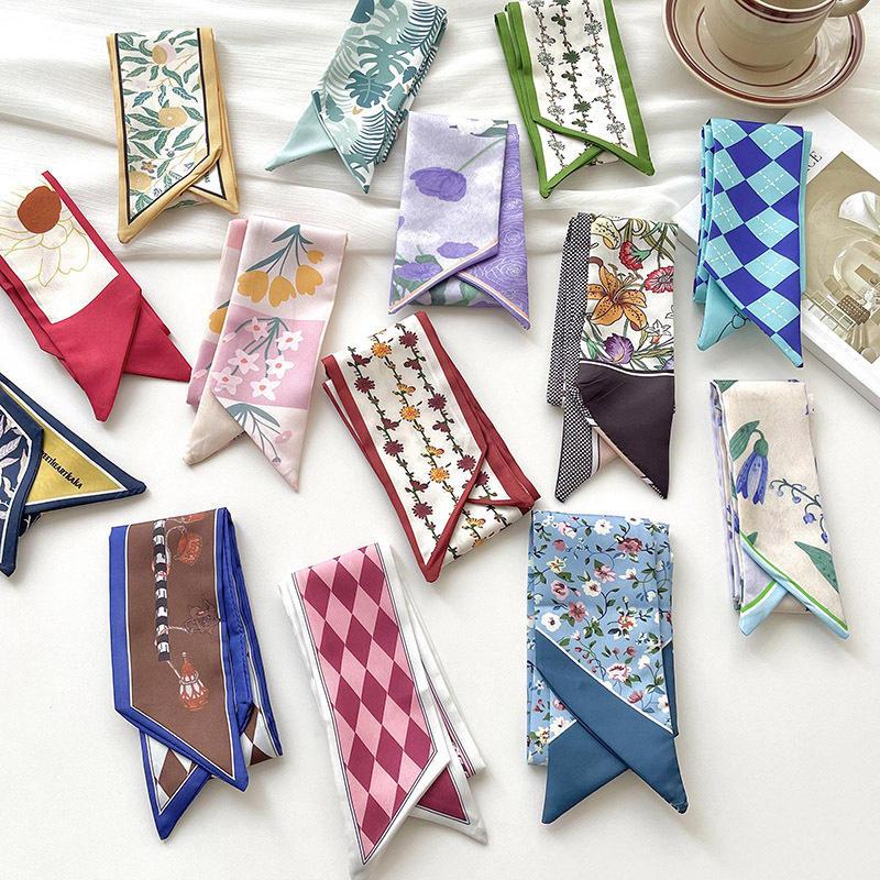New luxury Brand Model Small S - Ascot Neck Scarf 리뷰 및 가격